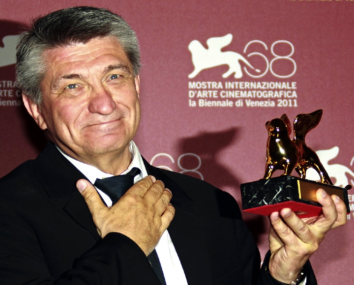 Теперь он хочет отойти в сторону Различия для не посвященных между этими двумя путями малопонятны.