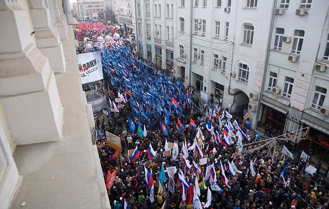 В московской акции движения «Антимайдан» участвовали 50 тысяч человек <p>Сегодня в центре Москвы под девизом «Год «майдану». Не забудем, не простим!» состоялась акция движения «Антимайдан». Аналогичные митинги и шествия охватили ряд российских городов. </p>