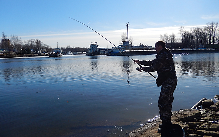 Рыбалка в Хлебниково: лёд сошёл <p>Очень необычной оказалась рыбалка в прошедший выходной. Можно сказать, такого случая со мной ещё не было. Ну, обо всём по порядку. В конце недели позвонил мне товарищ-рыбак и обрадовал: канал в Хлебниково и Клязьминское водохранилище очистились ото льда и можно отправляться туда со спиннингами.</p>