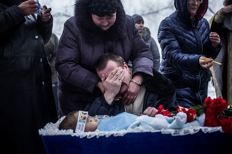 С начала боевых действий на Донбассе погибло свыше 60 детей <p>Если обстрелы украинскими силовиками не прекратятся, их количество может стать еще больше.</p>