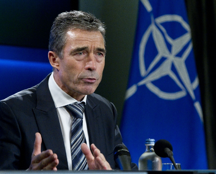 Генсек НАТО Расмуссен  резко осудил Сирию за обстрел Турции Турция же открыла огонь по заранее намеченным - после первоначального сирийского удара - целям.