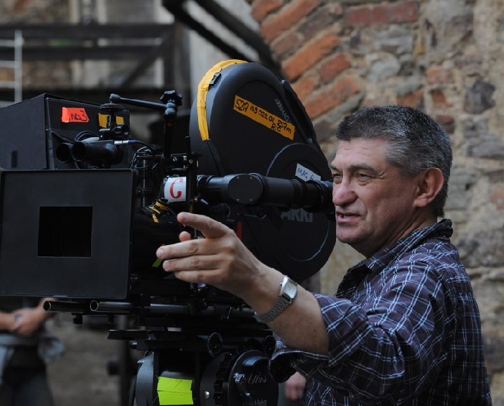 Кончаловский поострил насчет любви к кино Кстати, автор сценария «Фауста», Юрий Арабов, стал лучшим сценаристом-2012.